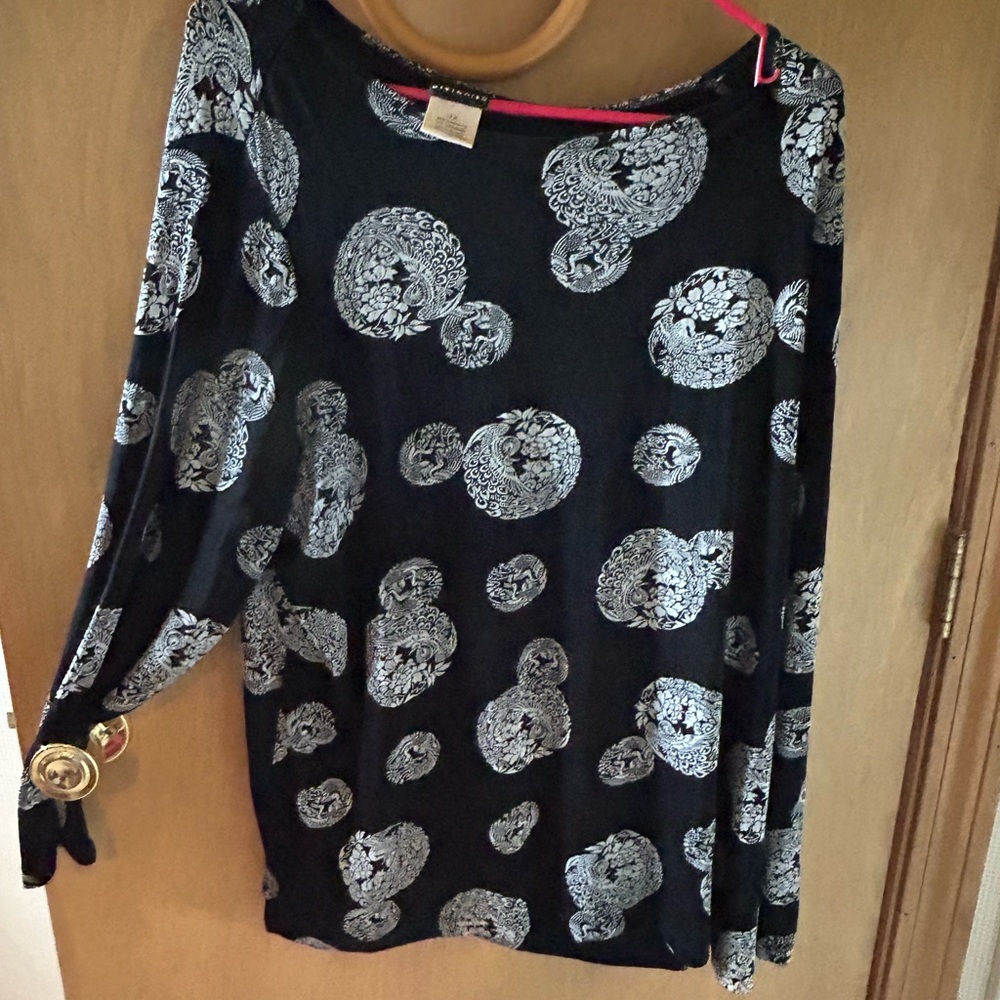 Chic Black and White Paisley Travel Top